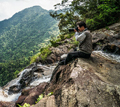 Cheo leo trên đỉnh thác Đỗ Quyên - Bạch Mã, Huế.